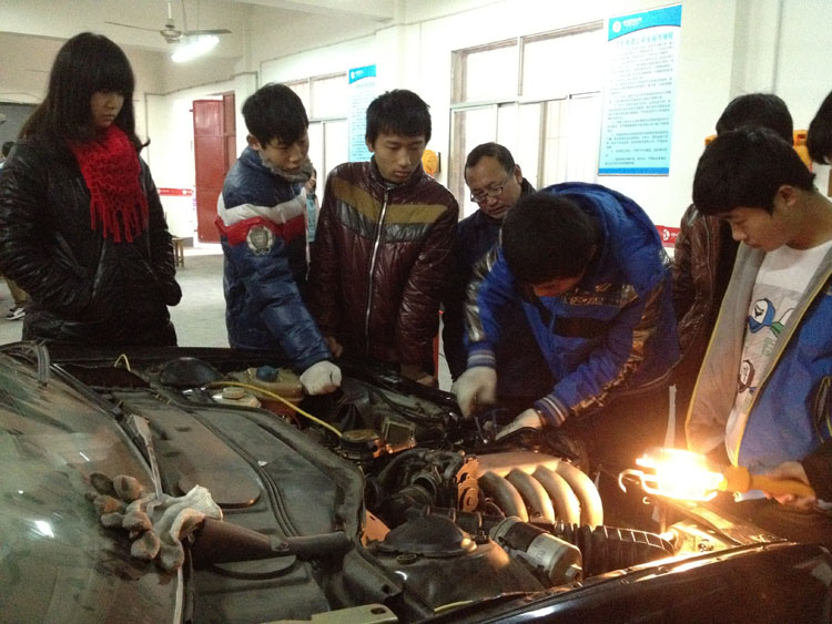 湖北省工業(yè)建筑學(xué)校---汽車(chē)實(shí)訓基地(圖3)