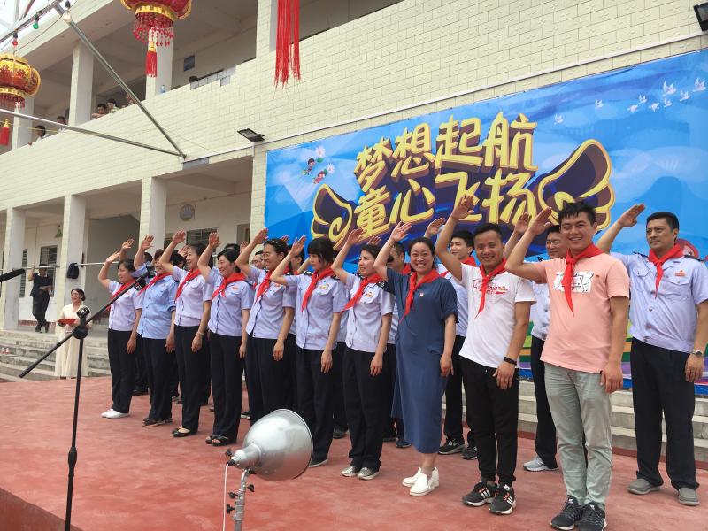 “六一”關(guān)愛(ài)農村留守兒童行動(dòng) ——我校青年教師走進(jìn)東鞏蒼坪完全小學(xué)(圖4)