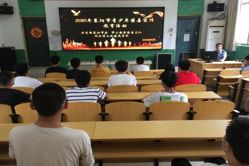 襄陽(yáng)市“全民禁毒 健康生活”專(zhuān)題宣傳活動(dòng)走進(jìn)我校(圖1)