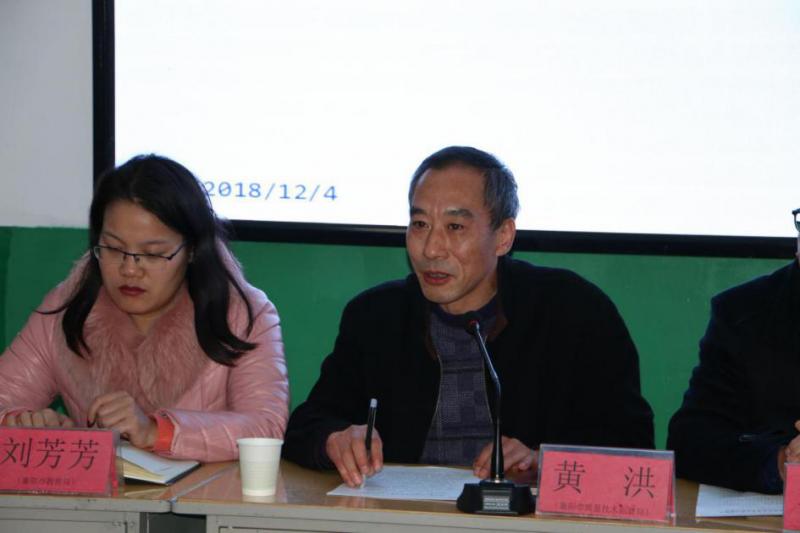 我校舉行機電設備安裝與維修現代學(xué)徒制試點(diǎn)班開(kāi)班儀式(圖4)