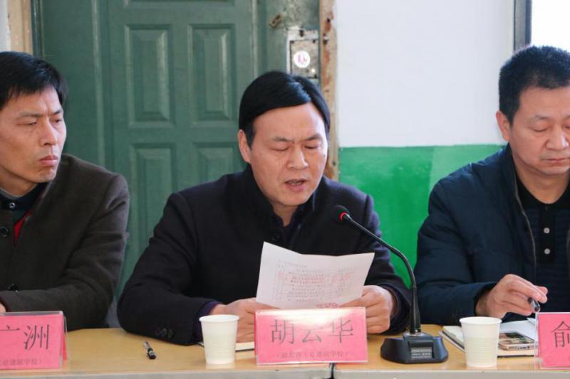 我校舉行機電設備安裝與維修現代學(xué)徒制試點(diǎn)班開(kāi)班儀式(圖5)