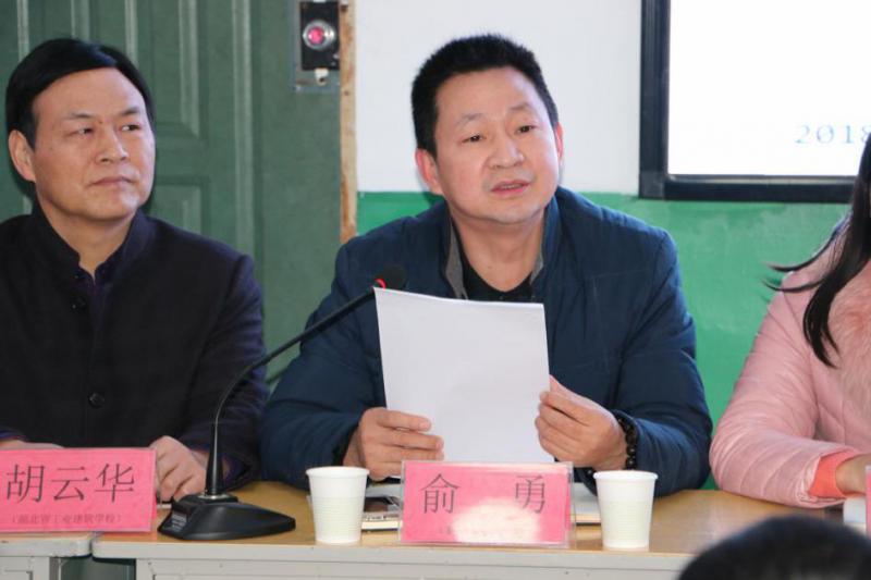 我校舉行機電設備安裝與維修現代學(xué)徒制試點(diǎn)班開(kāi)班儀式(圖6)