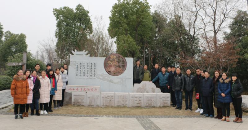參觀(guān)廉潔文化長(cháng)廊 黨員清廉警鐘長(cháng)鳴(圖1)