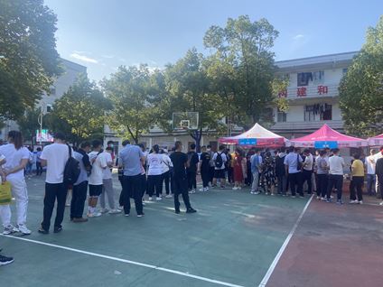 放飛夢(mèng)想，揚帆起航——喜迎2021級新生入學(xué)報到(圖1)