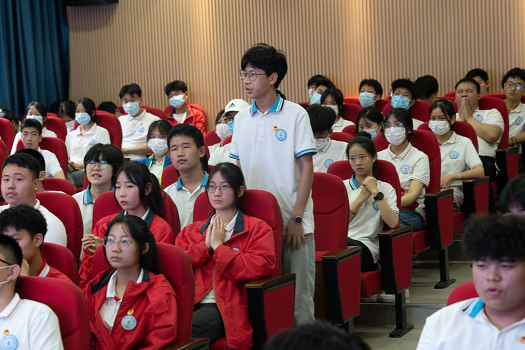 我校舉行黨團章知識競賽決賽暨五月份活動(dòng)頒獎儀式(圖2)