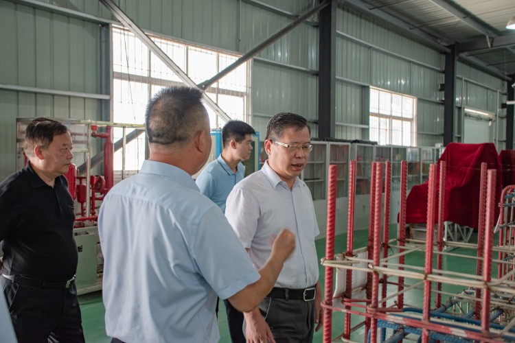 下基層察民情解民憂(yōu)暖民心 | 湖北聯(lián)投領(lǐng)導深入聯(lián)系服務(wù)學(xué)校走訪(fǎng)調研(圖4)