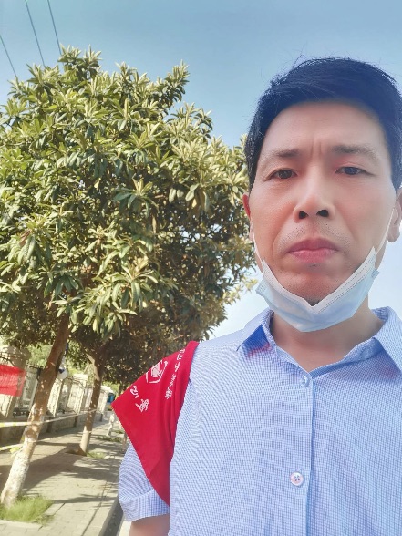 “黨旗高高飄揚在防疫一線(xiàn)”-- 湖北省工業(yè)建筑學(xué)校黨員社區"雙報到”活動(dòng)(圖4)