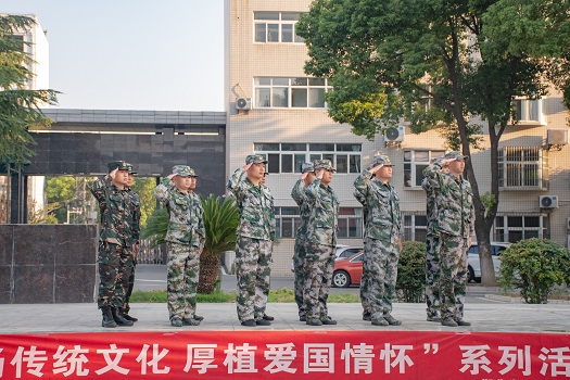 我校愛(ài)國主義主題教育暨2022級新生軍訓開(kāi)營(yíng)儀式(圖3)