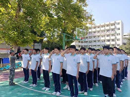 我校愛(ài)國主義主題教育暨2022級新生軍訓開(kāi)營(yíng)儀式(圖5)