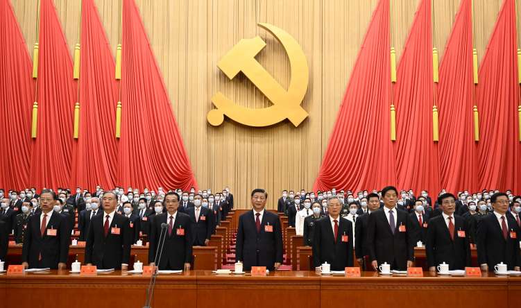 學(xué)校黨員干部、青年學(xué)生集中收看黨的二十大開(kāi)幕盛況(圖1)