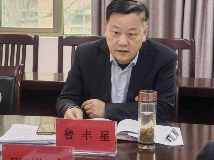 工建學(xué)校召開(kāi)2022年度領(lǐng)導干部暨以案促改專(zhuān)題民主生活會(huì )(圖3)
