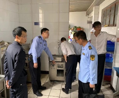 關(guān)于對工建學(xué)校食品生產(chǎn)經(jīng)營(yíng)主體 進(jìn)行包保督導檢查的報道(圖2)