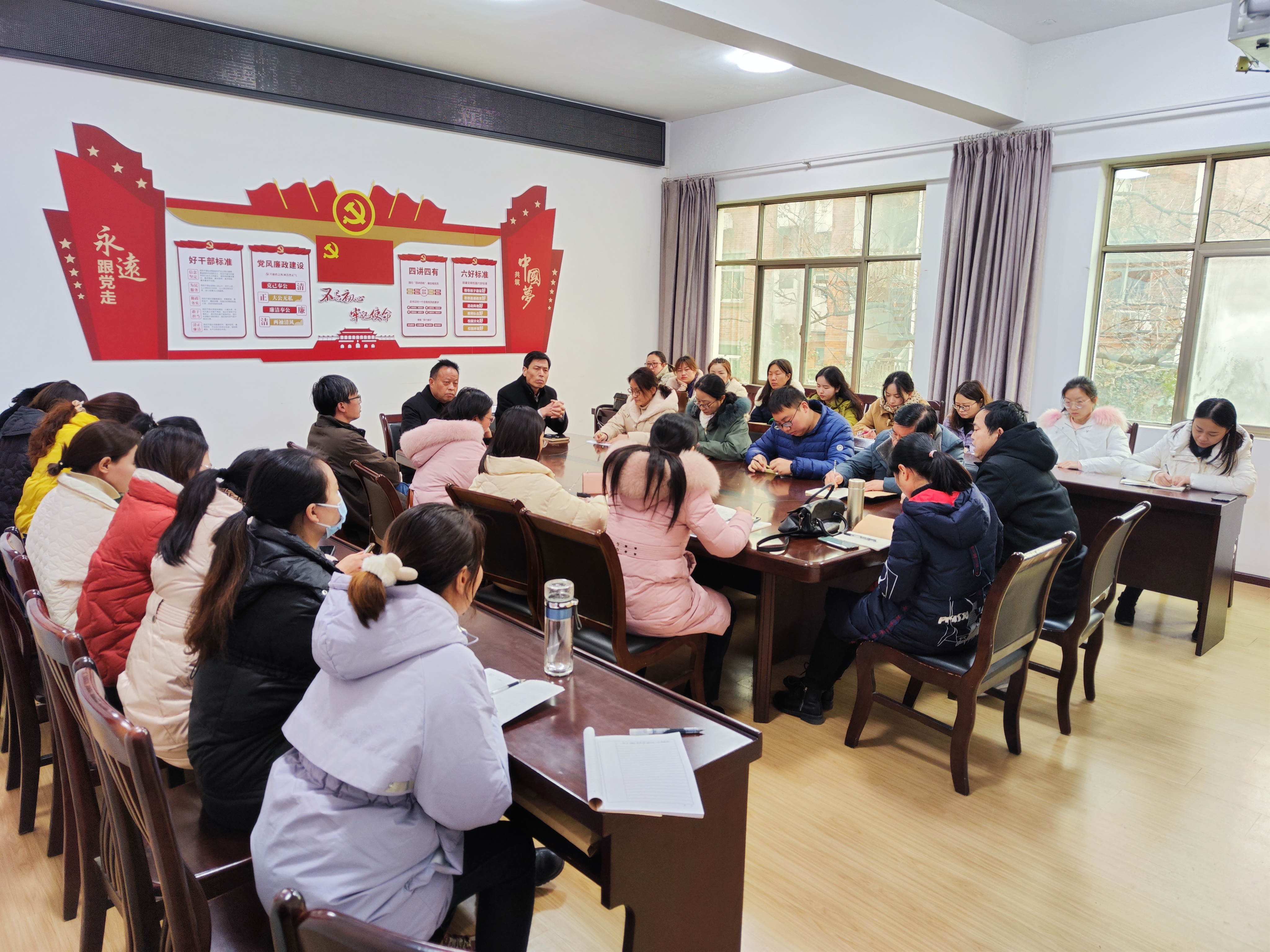 湖北省工業(yè)建筑學(xué)校高三備考會(huì )(圖1)
