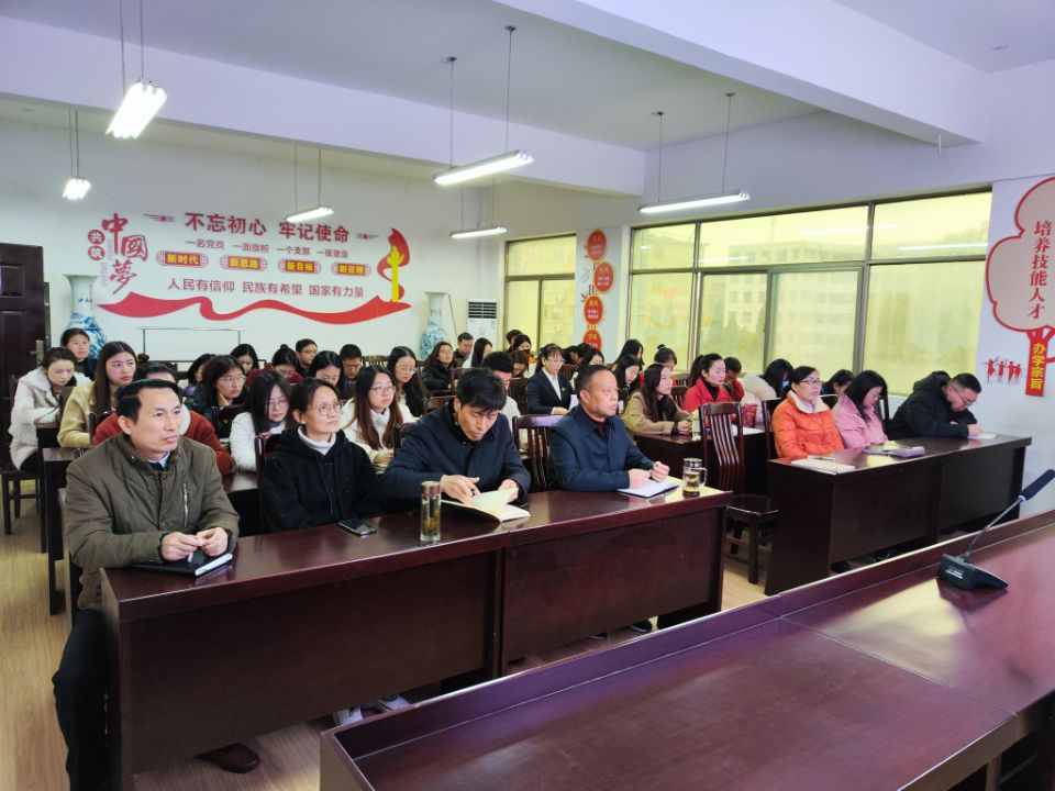我校召開(kāi)新老教師交流會(huì )(圖2)