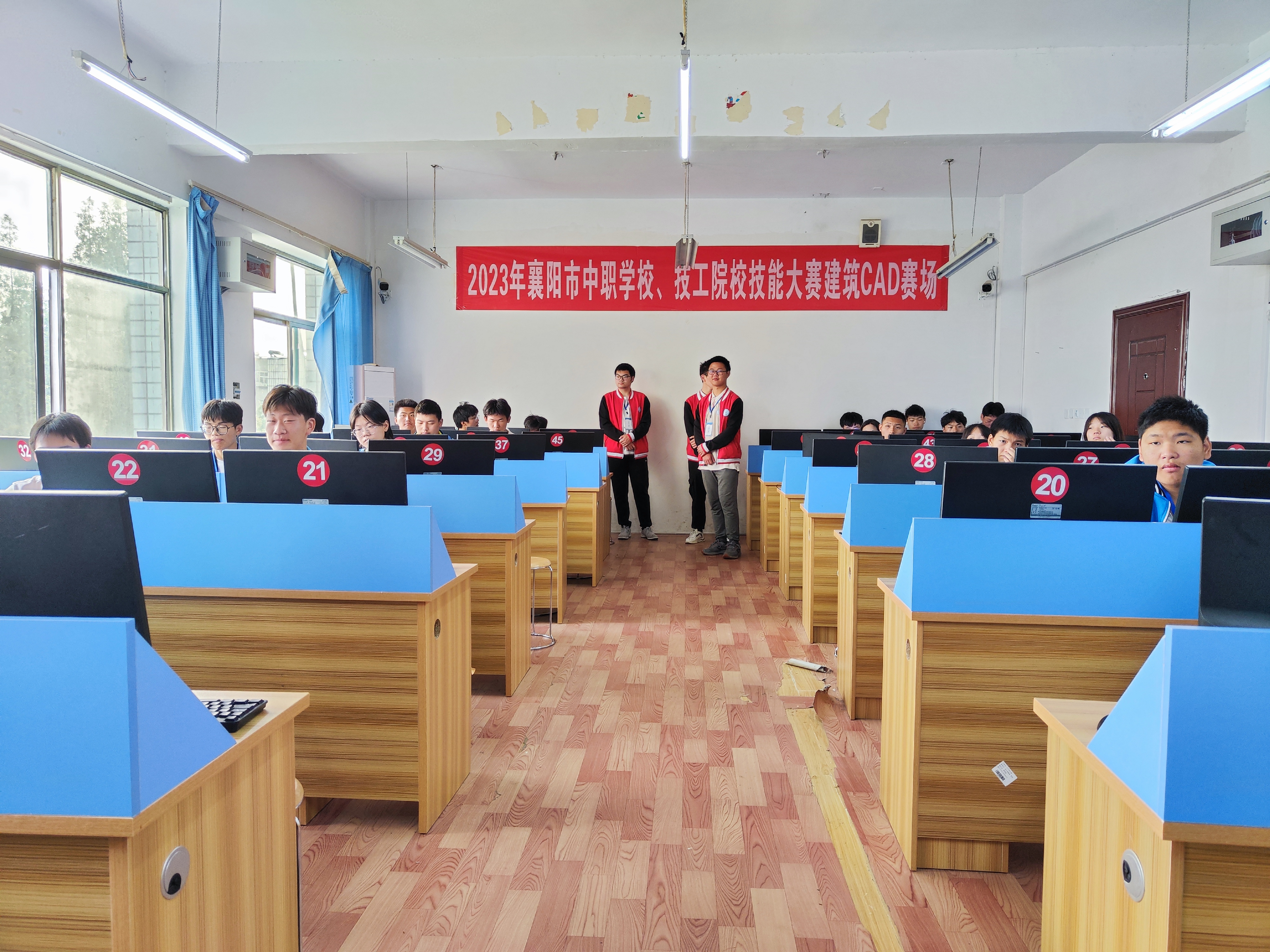 以賽促學(xué) 錘煉技能 砥礪成長(cháng) ——我校成功舉辦2023年襄陽(yáng)市建筑CAD大賽(圖1)