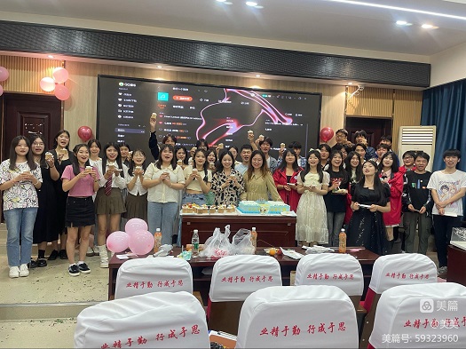 湖北省工業(yè)建筑學(xué)校2023屆學(xué)生畢業(yè)活動(dòng)展(圖3)
