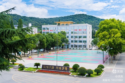 湖北省工業(yè)建筑學(xué)校2023屆學(xué)生畢業(yè)活動(dòng)展(圖6)