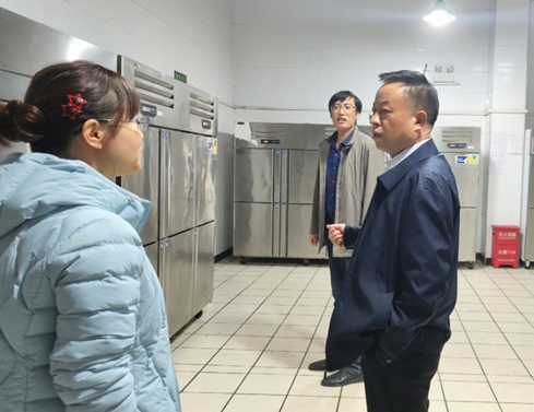 守護校園食品安全     突擊檢查在行動(dòng)(圖1)