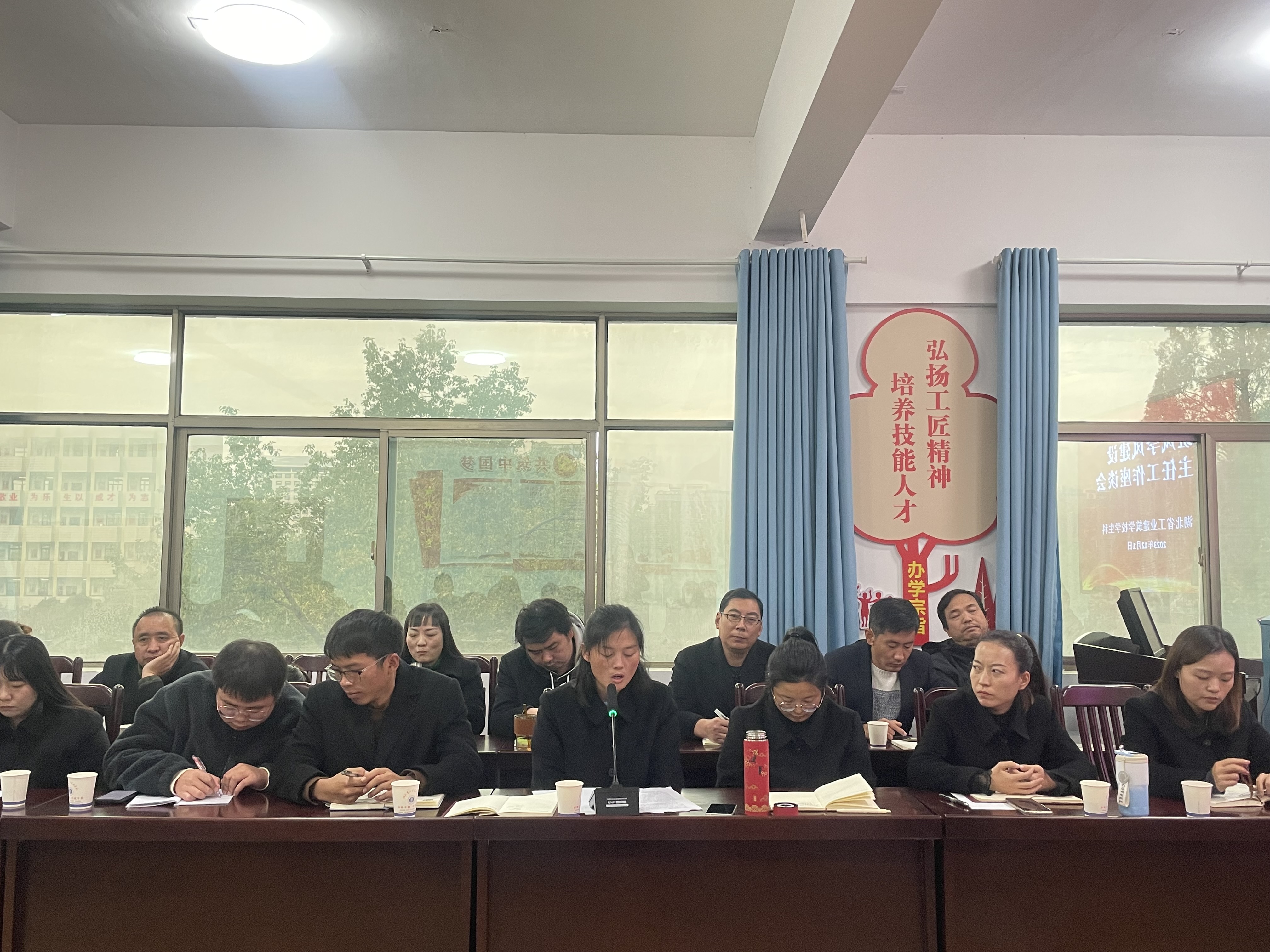 記我校班主任工作座談會(huì )(圖2)