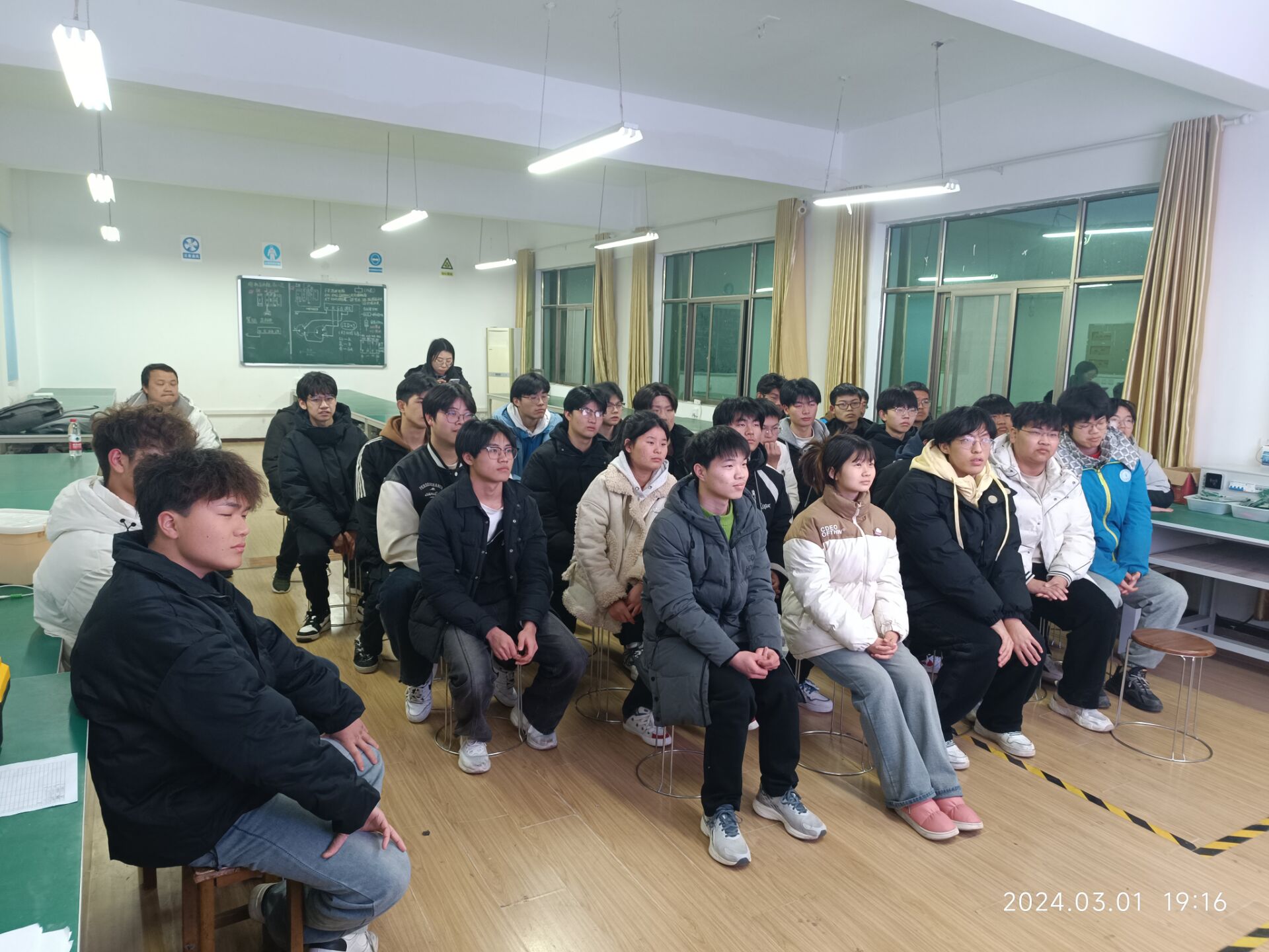 奮發(fā)向上立志向，踔絕之能展風(fēng)采(圖20)