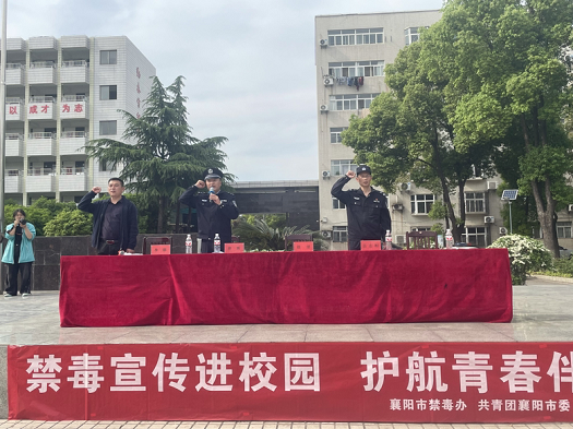我校開(kāi)展法制安全教育"大講堂"(圖3)