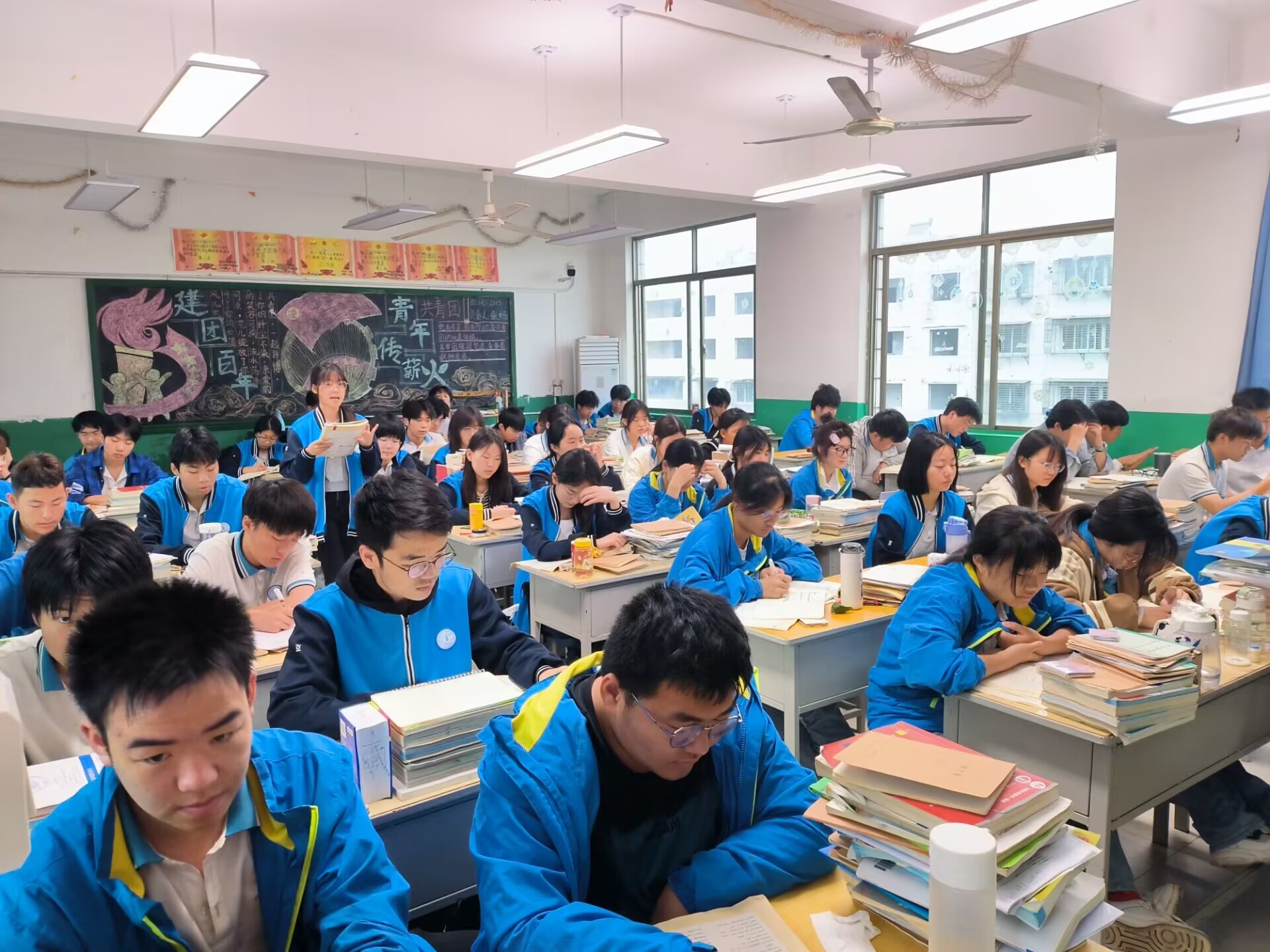 我校連續第四年榮獲襄陽(yáng)市教學(xué)質(zhì)量綜合評價(jià)一等獎！(圖5)