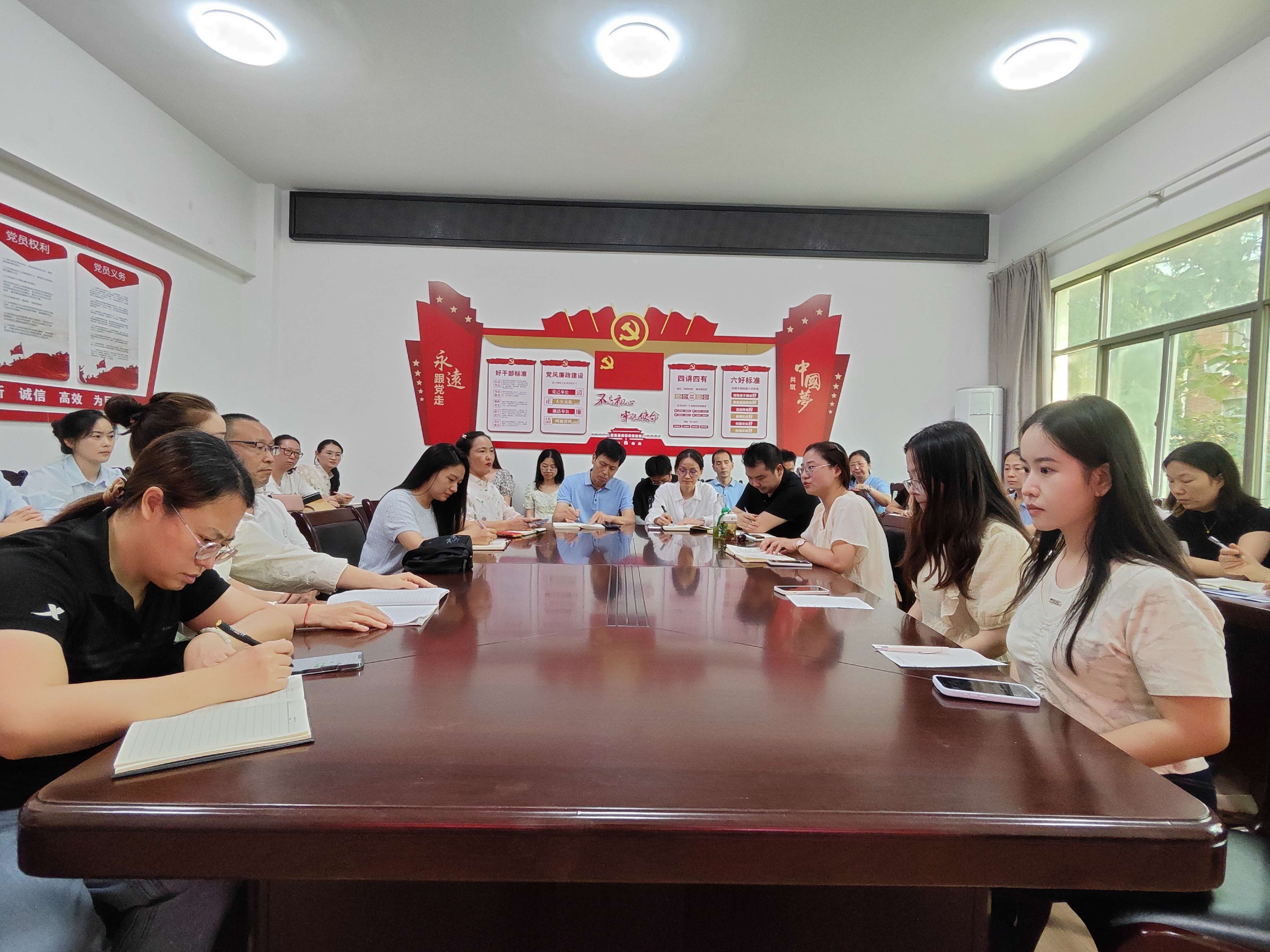 我校召開(kāi)2022級高考備考會(huì )(圖2)