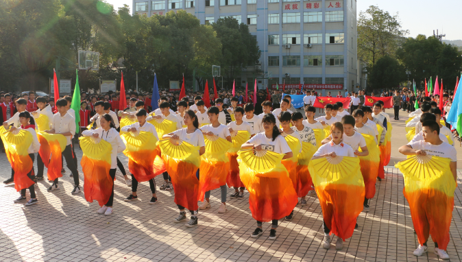 湖北省工業(yè)建筑學(xué)校第二十六屆秋季田徑運動(dòng)會(huì )盛大開(kāi)幕(圖4)
