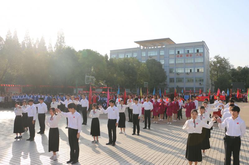 湖北省工業(yè)建筑學(xué)校2019年秋季田徑運動(dòng)會(huì )成功開(kāi)幕(圖4)