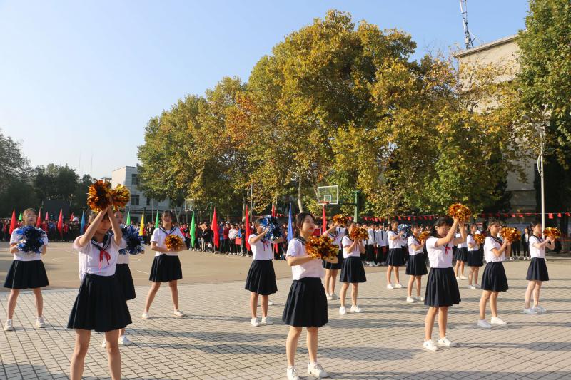湖北省工業(yè)建筑學(xué)校2019年秋季田徑運動(dòng)會(huì )成功開(kāi)幕(圖2)