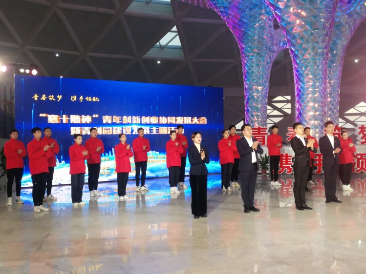 我校師生代表參加“襄十隨神”青年創(chuàng  )新創(chuàng  )業(yè)協(xié)同發(fā)展大會(huì )(圖2)