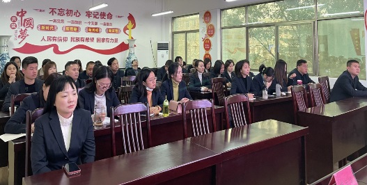 湖北省工業(yè)建筑學(xué)校八屆職工代表專(zhuān)題會(huì )議2021年12月18日上午在綜合樓311會(huì )議室舉行！(圖2)