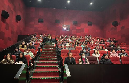 校工會(huì )組織全校女職工觀(guān)影慶“三八”國際勞動(dòng)婦女節(圖2)